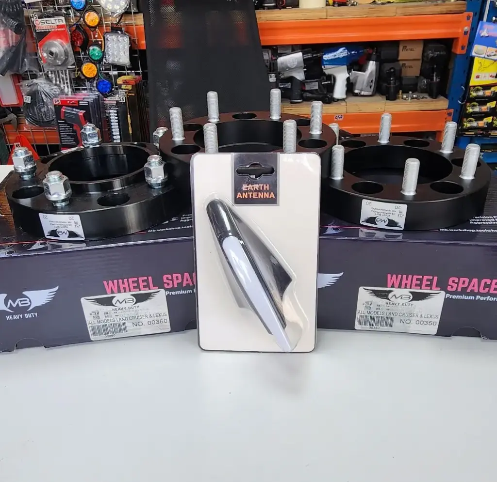 هوائي إيرث باللونين الأبيض و الأسود