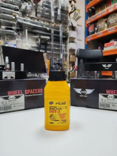 OIL BRAKE FLUID DOT-3 FOR ALL TYPES OF MODEL VEHICLES DISC BRAKES AND CLUTCH MOB 200ML       1 PC