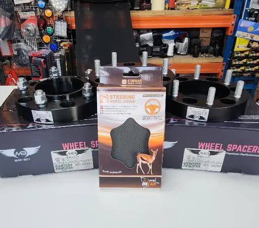 غطاء عجلة القيادة ø37+-39cm مادة ناعمة أوسكار فضي داكن بنقشة صغيرة