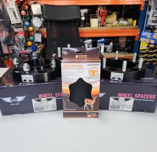 غطاء عجلة القيادة ø37+-39cm مادة ناعمة أوسكار أسود داكن بنقشة صغيرة